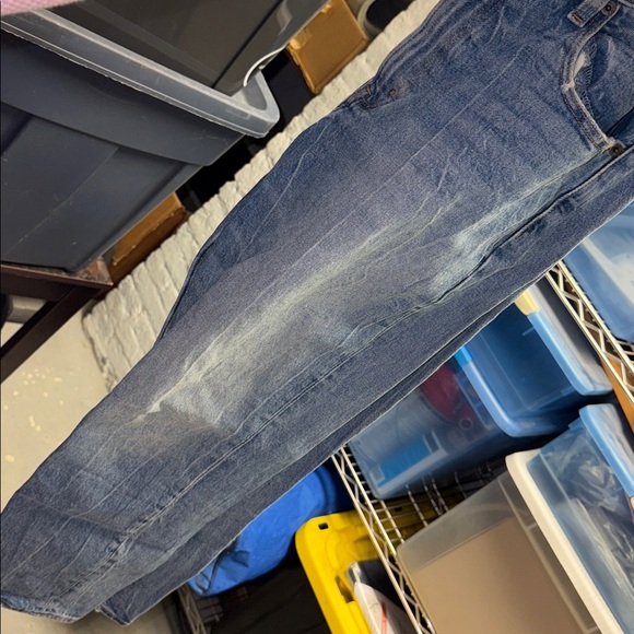 A&F High Rise Mom Jean - Picture 6 of 6